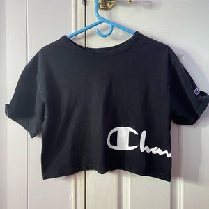 Champion black crop top!! Has been worn but perfect condition!🖤🩷